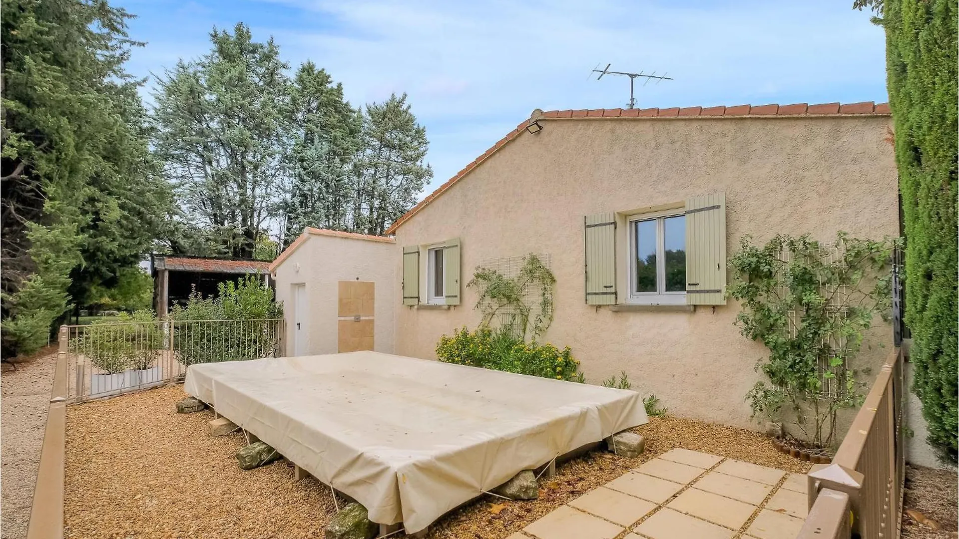 Beautiful Home In Saint-Remy-De-Provence 0*,