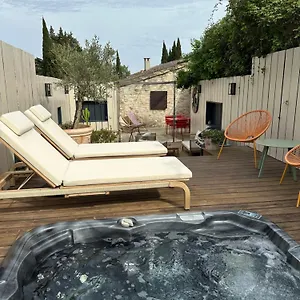  Hébergement de vacances Maison Avec Patio Et Jacuzzi
